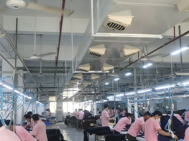 越南(nán)服裝熨燙車(chē)間(jiān)