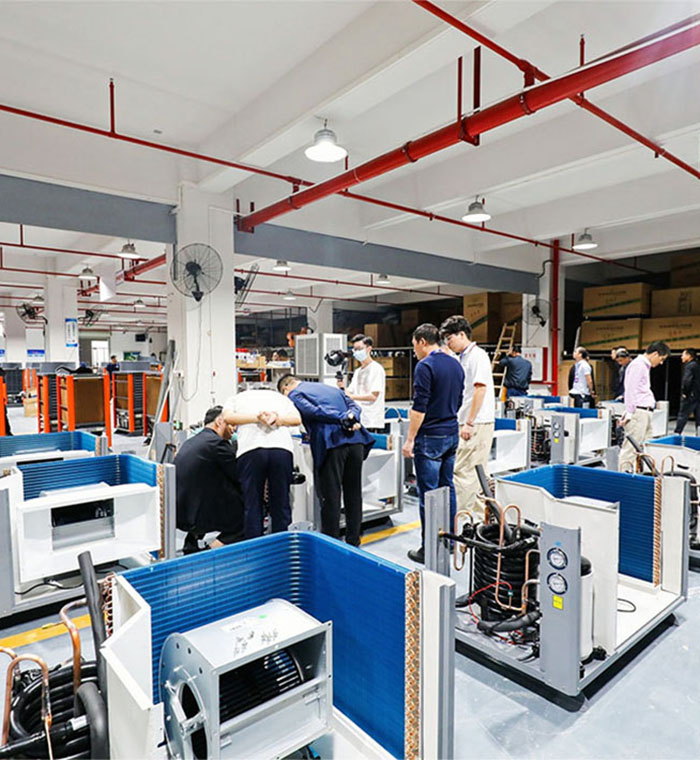 高(gāo)溫季節，工(gōng)廠(chǎng)如(rú)何正确選擇優質的(de)工(gōng)業(yè)空(kōng)調